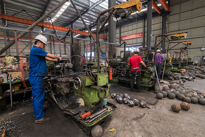 和龙网架配件车间